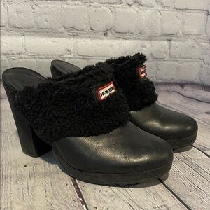 Hunter Black Leather Women's Fur-Lined Clogs Sz 5